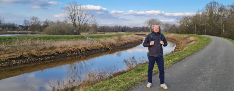 WANDELEN LANGS DE OEVER